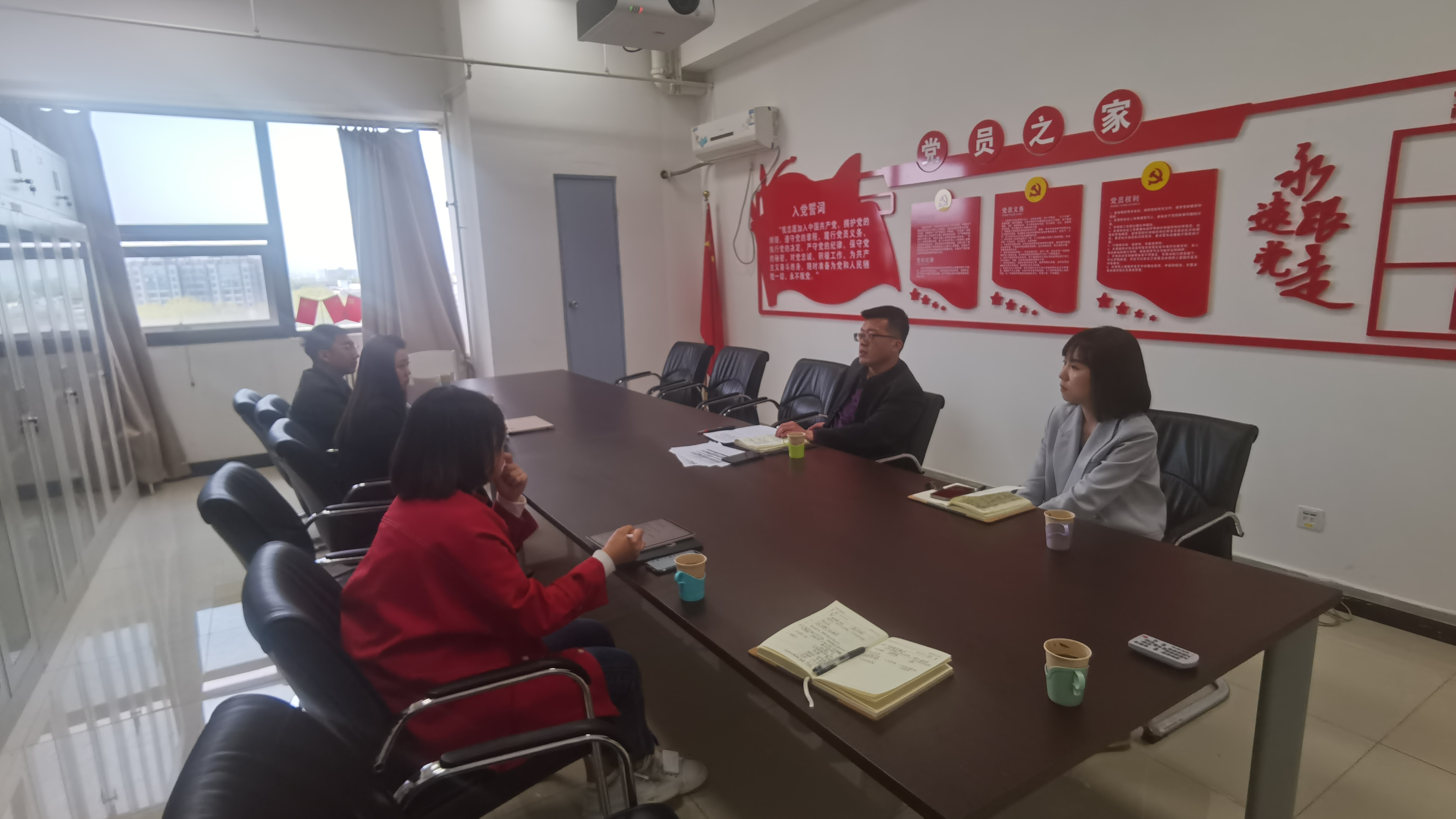 葡京赌场
召开学工团队座谈会2.jpg